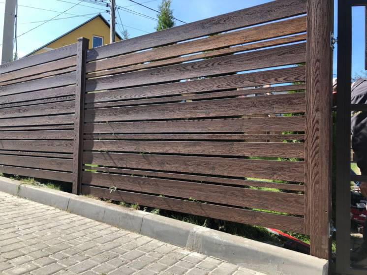 Купить Металлический забор с дизайном под дерево в Москве по цене от 2850 руб. Металлический забор с дизайном под дерево купить Москва