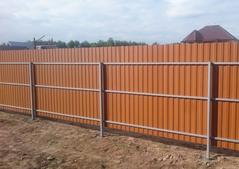 Купить Забор из профнастила оранжевый в Москве по цене от 1800 руб. Забор из профнастила оранжевый купить Москва