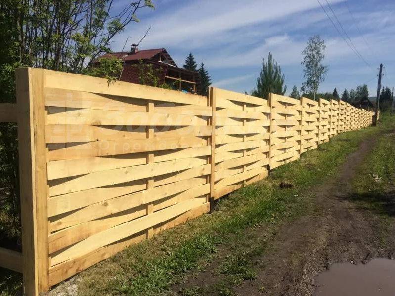 Купить Забор деревянный плетенка с воротами в Москве по цене от 2000 руб. Забор деревянный плетенка с воротами купить Москва