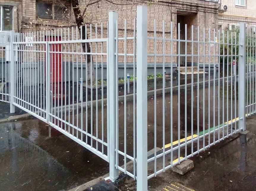 Купить Забор сварной из прутьев серого цвета в Москве по цене от 1410 руб. Забор сварной из прутьев серого цвета купить Москва