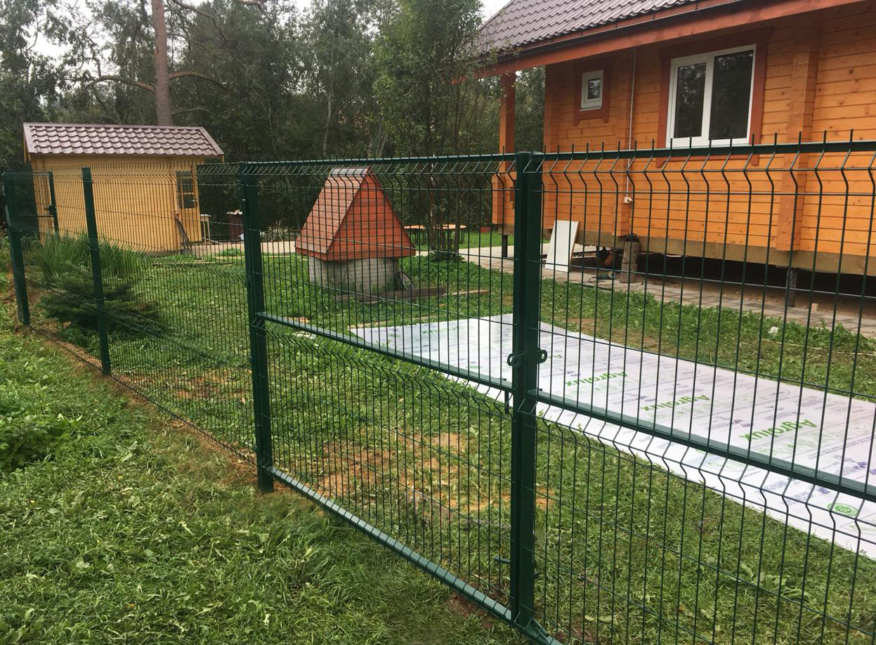 Купить Забор на даче 3Д-сетка в Москве по цене от 1480 руб. Забор на даче 3Д-сетка купить Москва