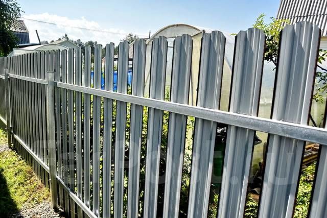 Купить Оцинкованный забор для дачного дома в Москве по цене от 950 руб. Оцинкованный забор для дачного дома купить Москва
