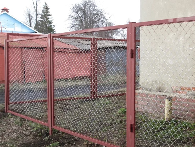 Купить Забор рабица в рамке для частного дома в Москве по цене от 2550 руб. Забор рабица в рамке для частного дома купить Москва